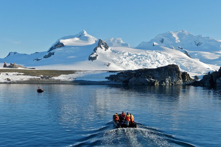 Zodiacanlandung in der Antarktis