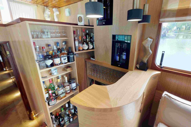 Schiffsbar auf dem Flusskreuzfahrtschiff "Rosa"