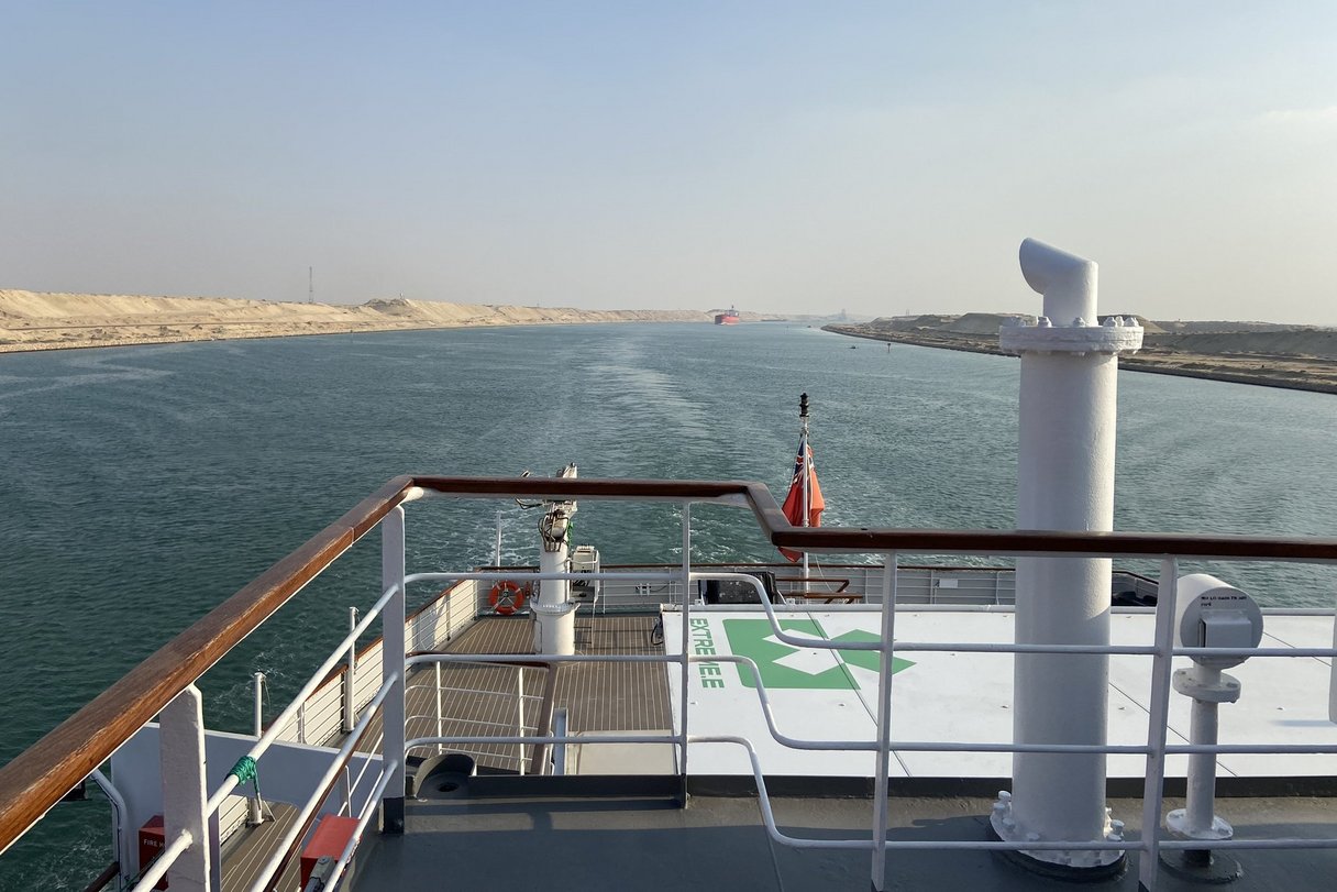 Frachtschiff im Suezkanal