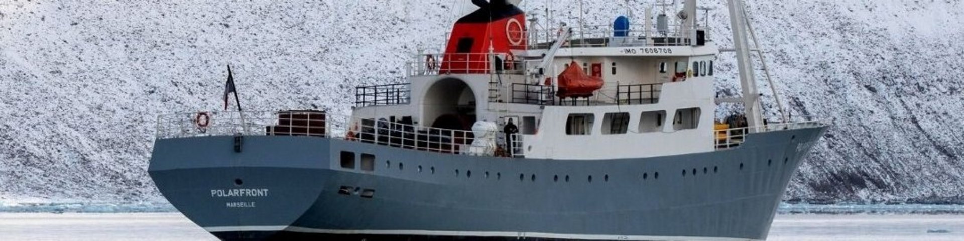 Polarfront Expeditionsschiff unter französischer Flagge
