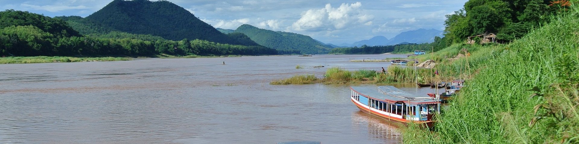 Mekong mit verankerten Fischerbooten