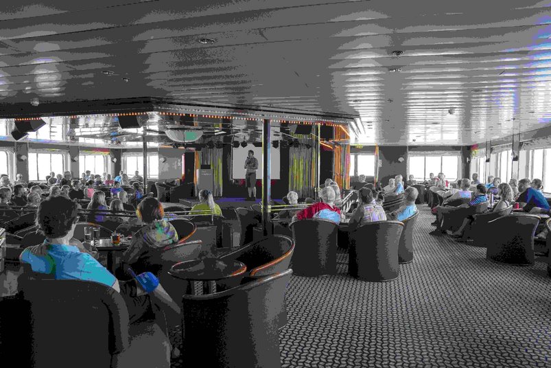 Vortragsraum auf dem Schiff Heritage Adventurer