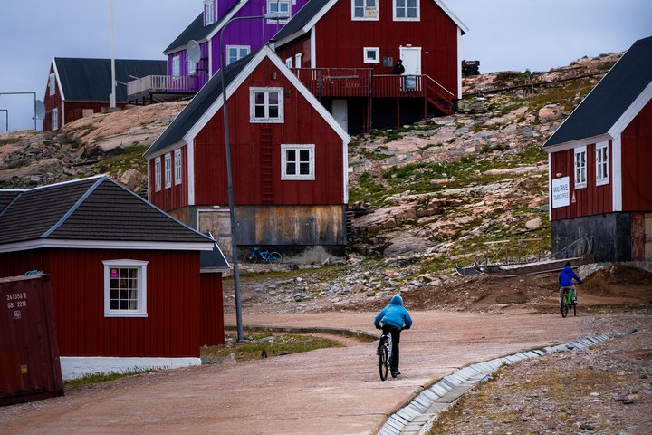 Farbige Häuser von Ittoqqortoormiit | Foto: Sophie Dingwall