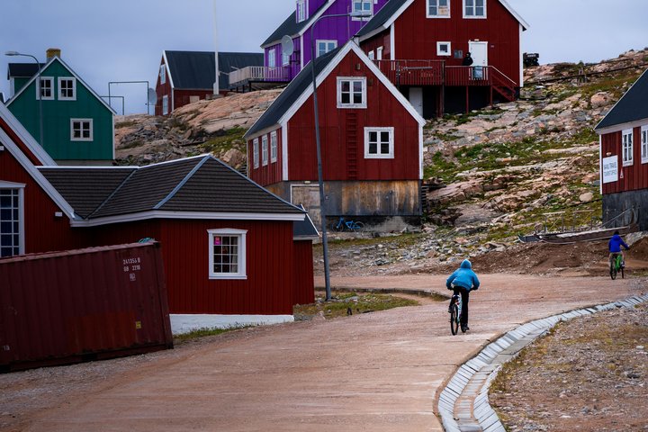Entlegenste Ort Grönlands: Ittoqqortoormiit | Foto: Sophie-Dingwall / Secret-Atlas