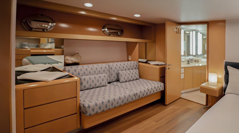 Couch in der Mastersuite der Galaxy Zibo