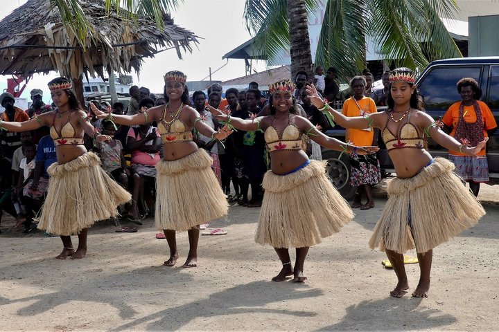 Einheimische Tänzerinnen auf Ghizo Island auf den Salomonen - Bild Coral Expeditions