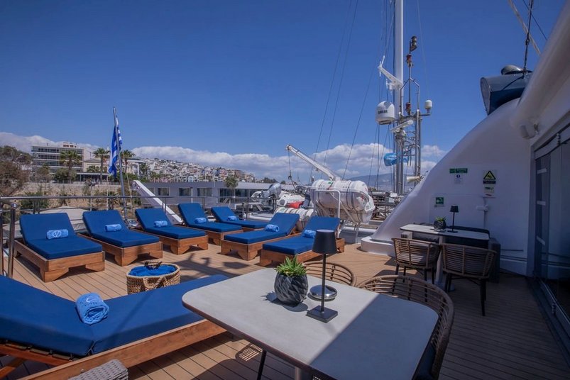 Sonnendeck auf der Harmony V