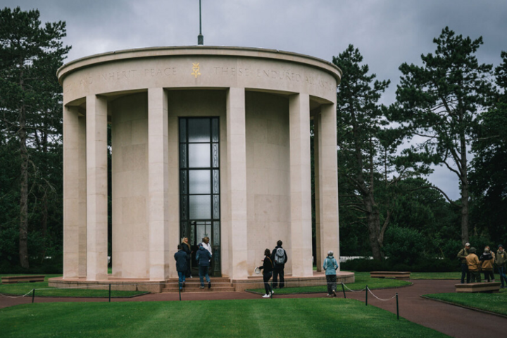 Gedenkkapelle auf dem Normandy American Cemetery and Memorial in Colleville-sur-Mer