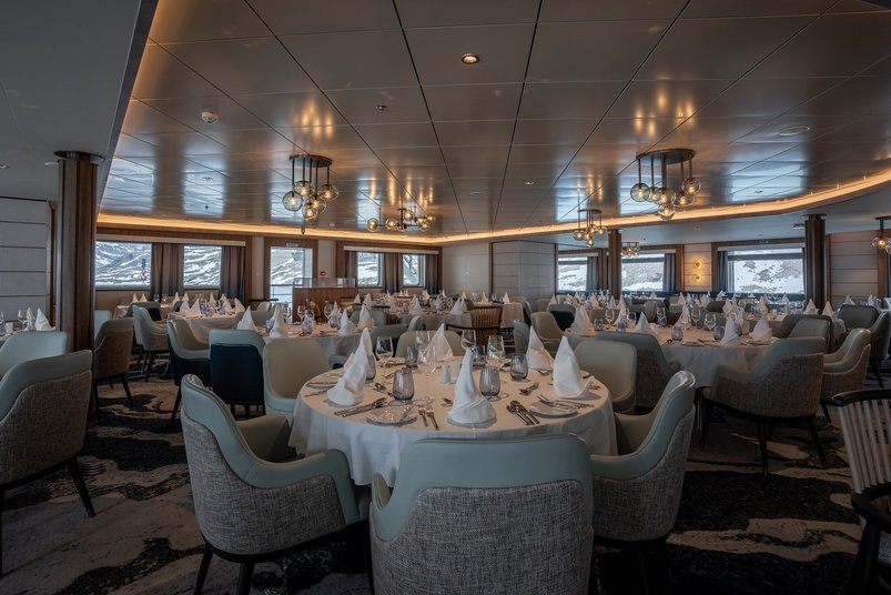 Restaurant an Bord der Ocean Albatros