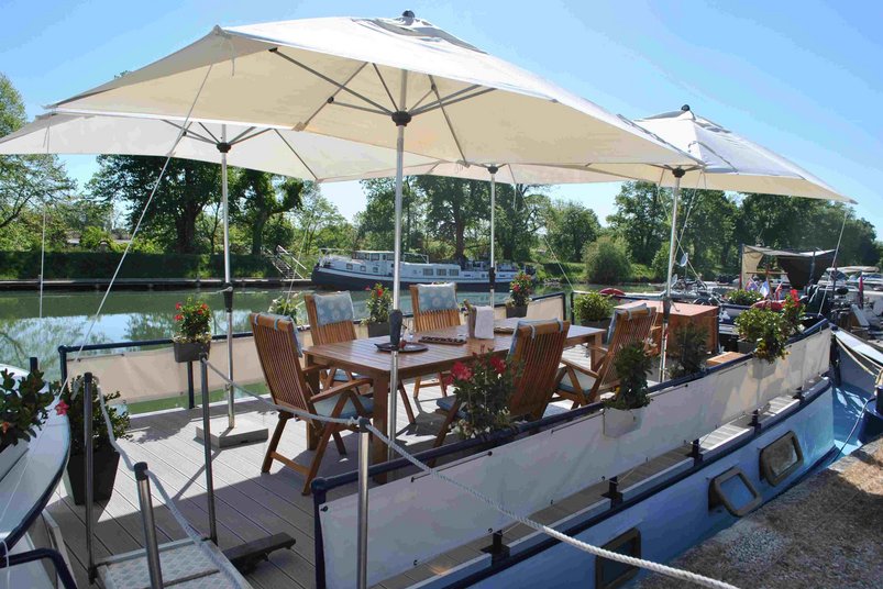 Sonnendeck auf dem Flusskreuzfahrtschiff "Rosa"