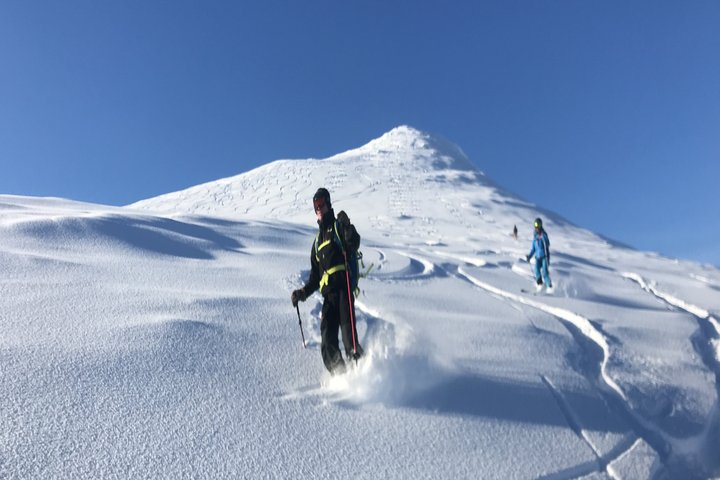 Skitour auf Spitzbergen unternehmen