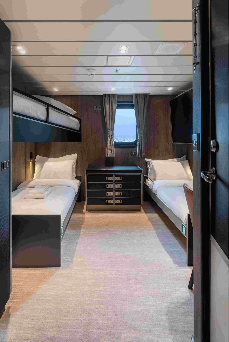 Dreibettkabine an Bord des Schiffes "St. Helena"