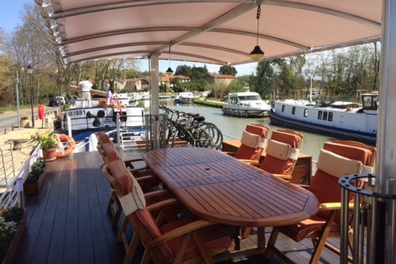 Sonnendeck auf dem Flusskreuzfahrtschiff Athos