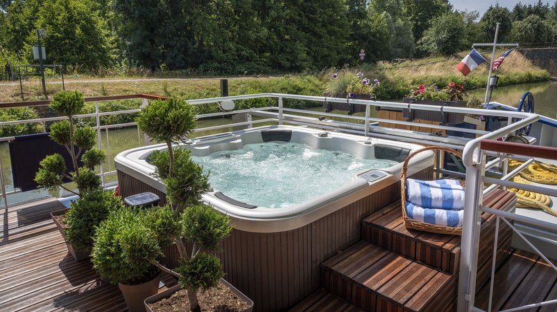 Whirpool auf der Hotelbarge Renaissance