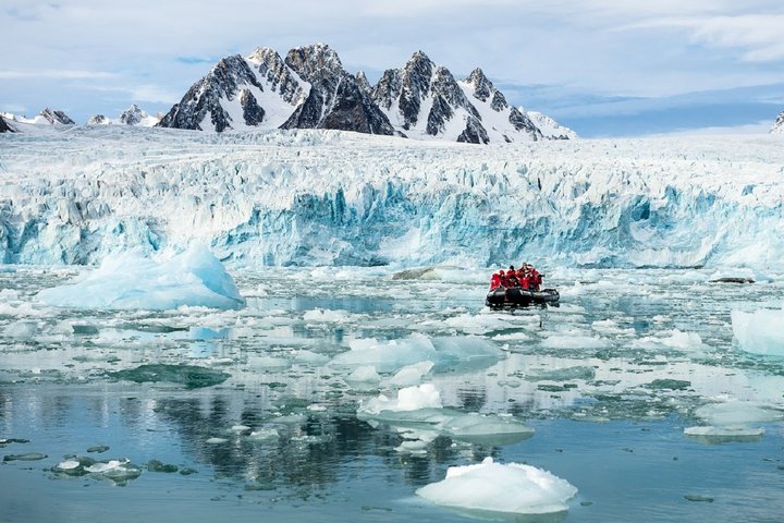 Zodiac-Fahrt im Treibeis vor Spitzbergen
