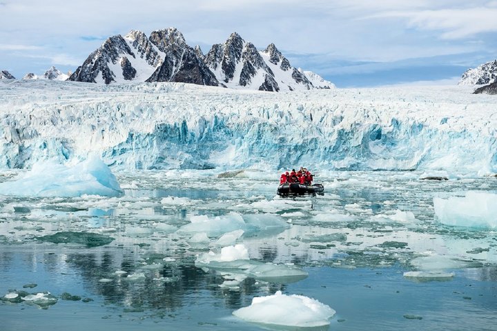 Zodiac-Fahrt im Treibeis vor Spitzbergen