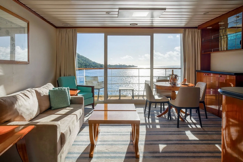 Wohnbereich der Eignersuite auf der Paul Gauguin