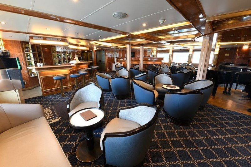 Lounge mit der Bar auf der Sea Spirit von Poseidon Expeditions