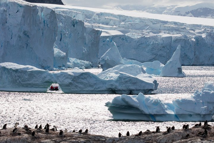 Kristallklare Eiswelt Antarktis