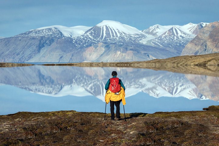 Meer und Berg in der Arktis