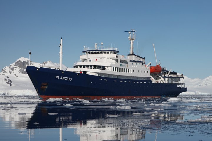 Expeditionsschiff Plancius (Foto: Jörg Ehrlich) Expeditionsschiff Plancius (Foto: Jörg Ehrlich)