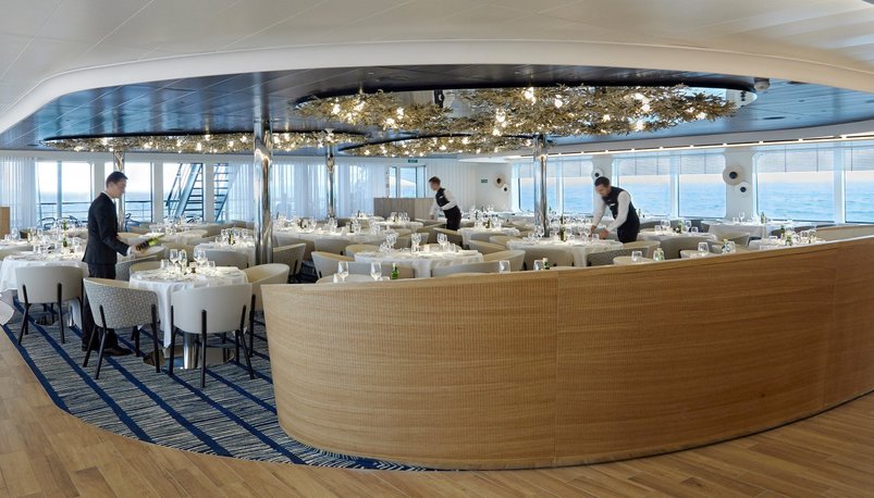 Hauptrestaurant an Bord eines Polar Explorer Schiffes von Ponant