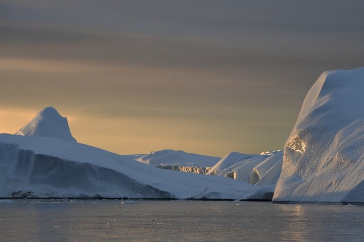 Abendstimmung in Fjord in Grönland