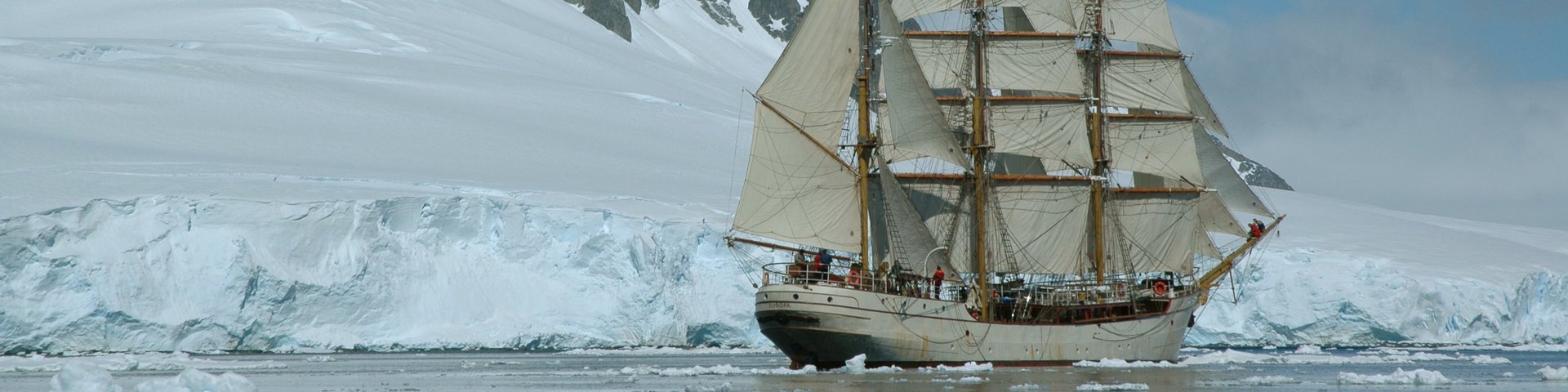 Bark Europa unter Vollzeug in der Antarktis