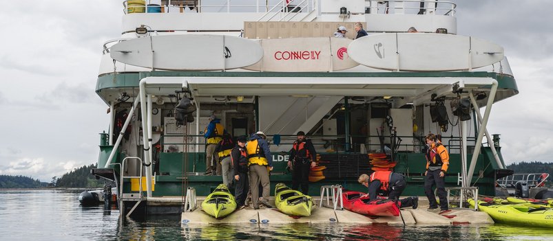 Kayakausflug von der Wilderness Discoverer aus