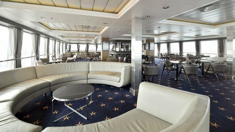 Darwin Lounge an Bord der Stella Australis von Cruceros Australis