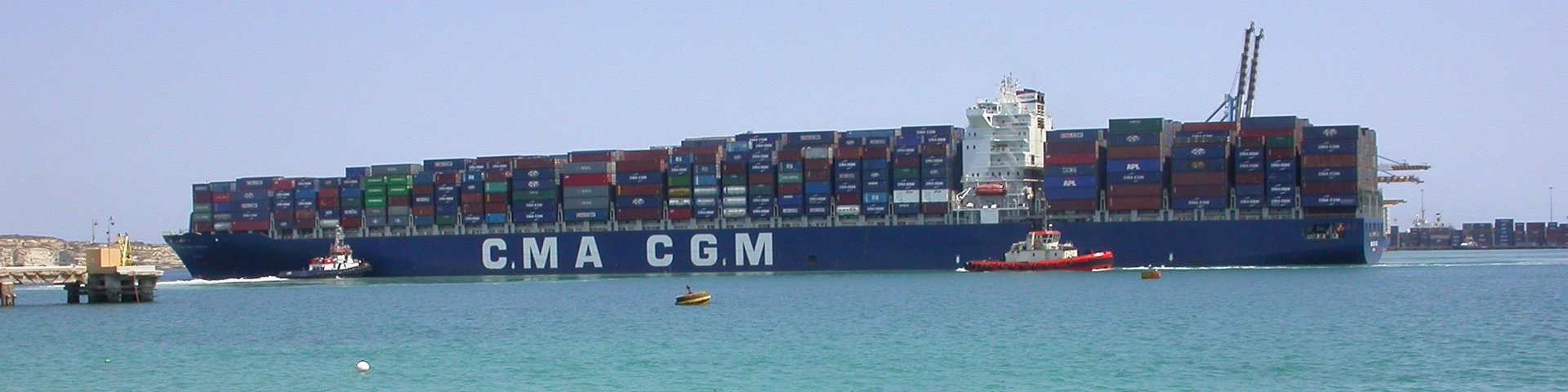 Frachtschiff CMA CGM Tosca im Hafen von Malta