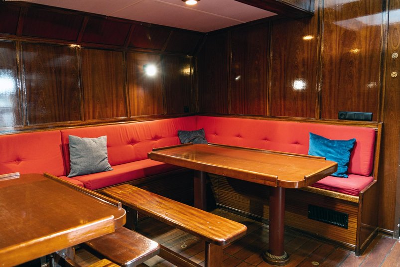 Aufenthaltsbereich unter Deck der Noorderlicht