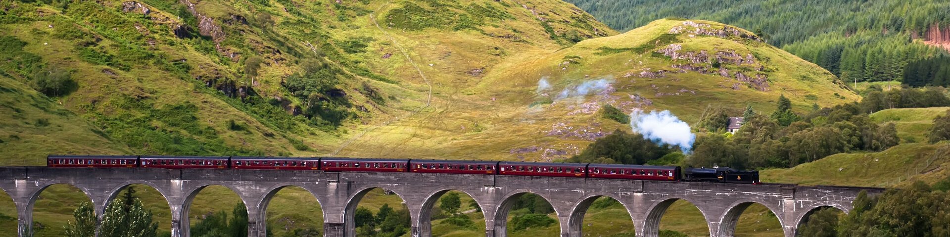 Der Royal Scotsman auf dem Glenfinnan-Viadukt - (3) - Credit Robert Neumann - stock.adobe.com Der Royal Scotsman