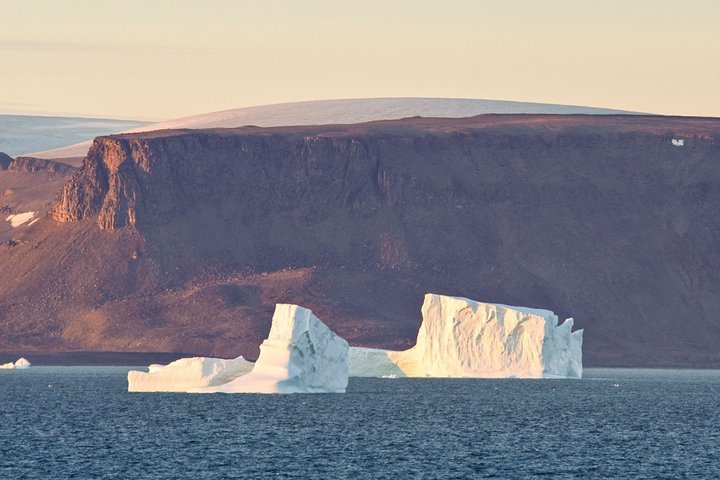 Schwimmende Eisberge in Baffin Bay