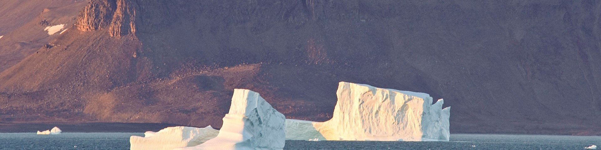 Schwimmende Eisberge in Baffin Bay