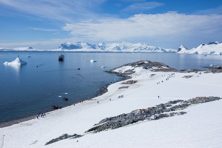 Touristengruppe auf Antarktika Touristengruppe auf Antarktika