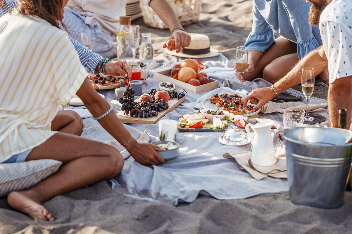Gemeinsam essen am Strand
