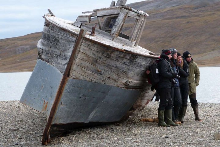 Überreste von Walfängern auf Spitzbergen