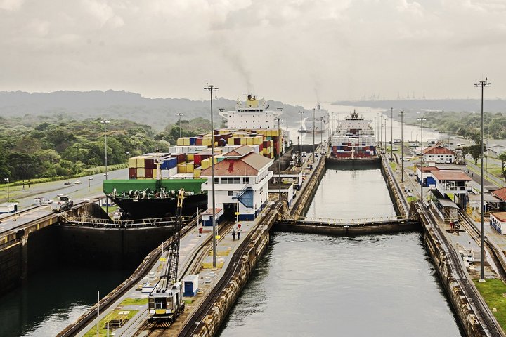 Durchfahrt durch den Panamakanal