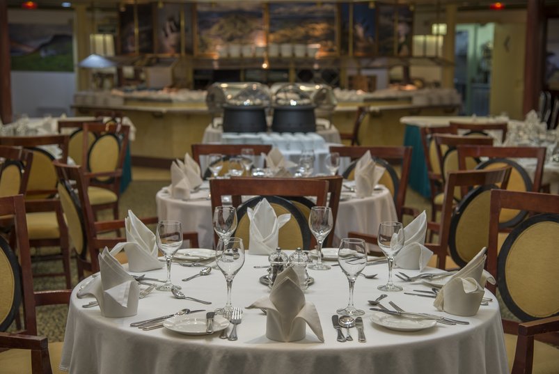 Restaurant auf dem Expeditionsschiff Ocean Diamond