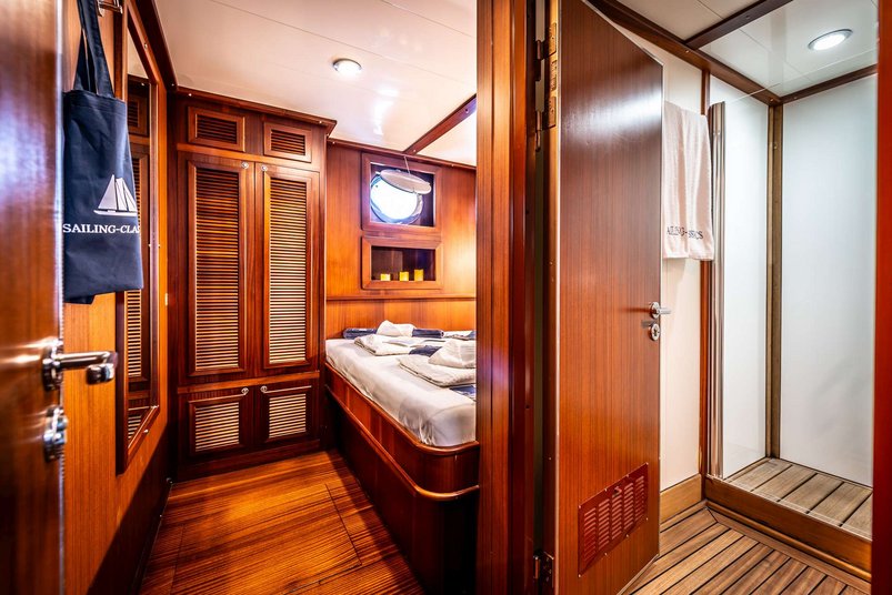 Chronos Segelschiff Long Kabine mit Dusche/WC