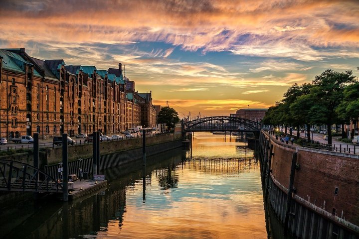 Hafenstadt Hamburg als Ausgangspunkt zur Reise nach Norwegen Hafenstadt Hamburg als Ausgangspunkt zur Reise nach Norwegen