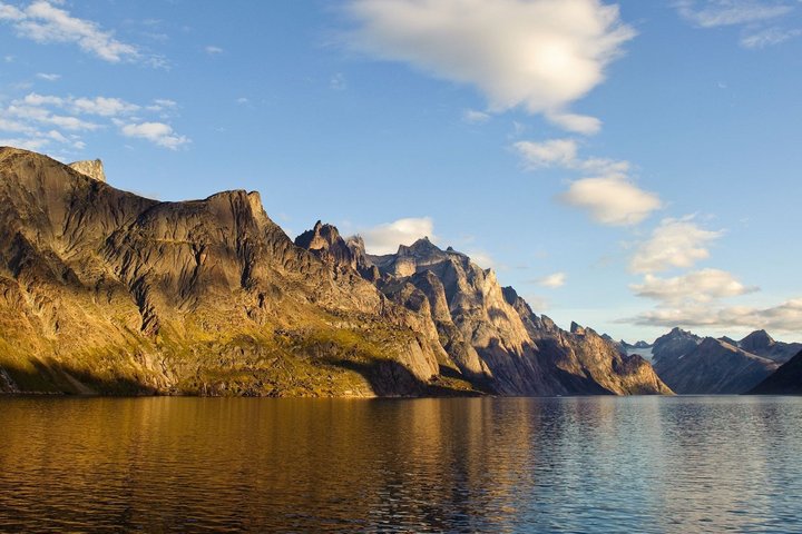 Prins Christian Sund mit Bergen und Wasser