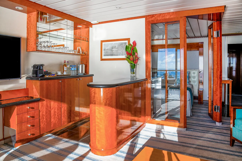 Stehbar in der Eignersuite der Paul Gauguin