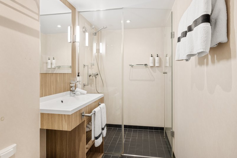 Badezimmer in der Grand Suite auf der MS Spitsbergen
