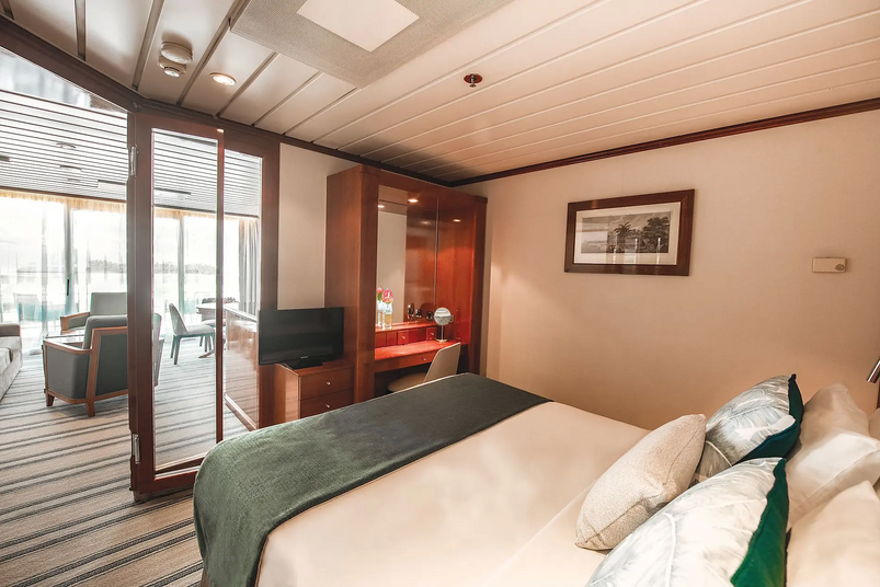 Schlafbereich der Eignersuite auf der Paul Gauguin