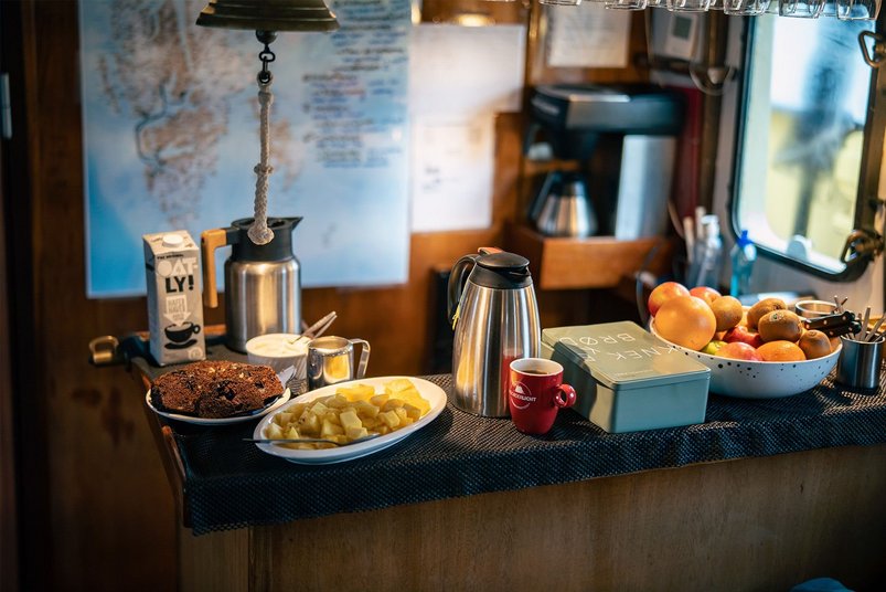 Frühstücksbuffet an Bord der Noorderlicht