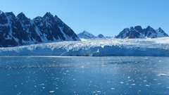Faszinierende Landschaft mit Gletscher auf Spitzbergen