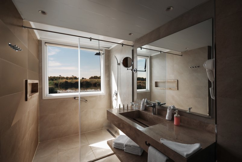 Badezimmer der Junior Suite auf dem Nilschiff Merit Star 2