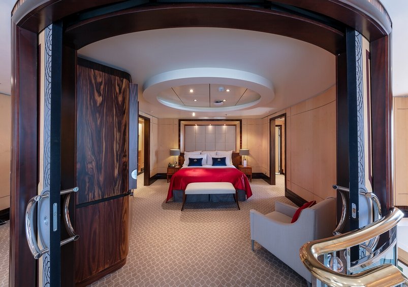 Schlafbereich der Grossen Duplex Suite auf der Queen Mary 2